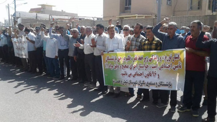 Retirees and pensioners protesting in Shush of Khuzestan province, southwest Iran—June 18, 2022