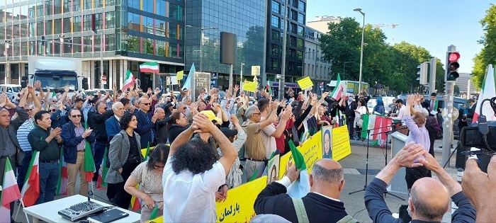 Iranians, supporters of the MEK rally in front of the Belgian parliament