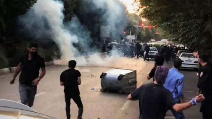 According to the latest reports, protesters in 172 cities throughout Iran’s 31 provinces have taken to the streets for nearly three weeks now seeking to overthrow the mullahs’ regime. Over 400 have been killed by regime security forces and at least 20,000 arrested, via sources affiliated to the Iranian opposition PMOI/MEK.