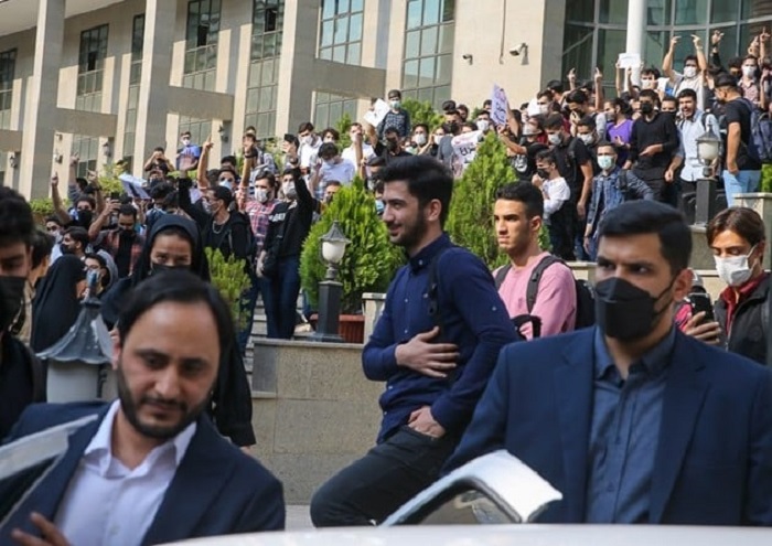 After various security apparatus stationed at Tehran's Khaje-Nasir and Qom Universities took preventive measures, Bahdori-visits Jahromi was held.