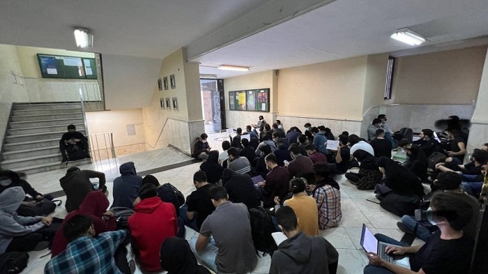 Students from the Shahrood University of Technology, Mashhad Azad University, Sanandaj, Rasht, Babol, Tabriz, Shiraz Technical College, Sirjan, Urmia, Qazvin, and other universities also held a sit-in protest. 