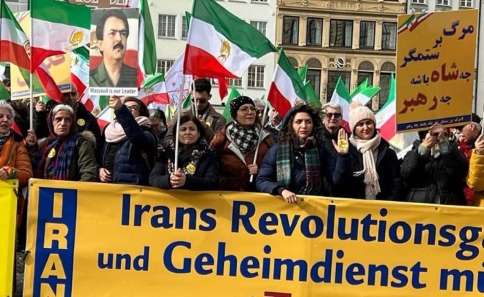 Iranians and supporters of the Iranian Resistance gathered in Munich on February 17 to show their support for the uprising in Iran and call for the world to respect the rights of the Iranian people for self-determination.