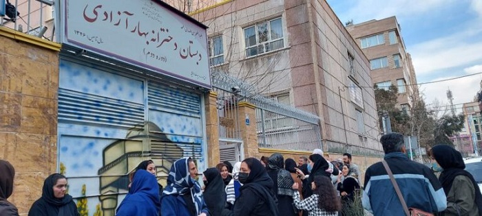 Parents and locals in different cities across Iran are protesting the ongoing poisonous gas attacks by regime operatives targeting all-girls schools.