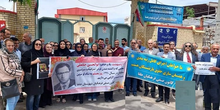 During the protests, teachers chanted slogans such as "The imprisoned teacher must be released," "A teacher dies, does not accept humiliation," "Chemical attack must be condemned," and "Promises are not enough, our table is empty.