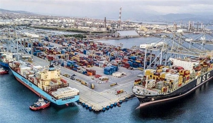 On June 5, a young kulbar (a local porter carrying heavy loads for income), Hoshiar Hassanzadeh, was fatally shot by the Iranian regime's border guards in Western Iran, despite carrying no illicit items.