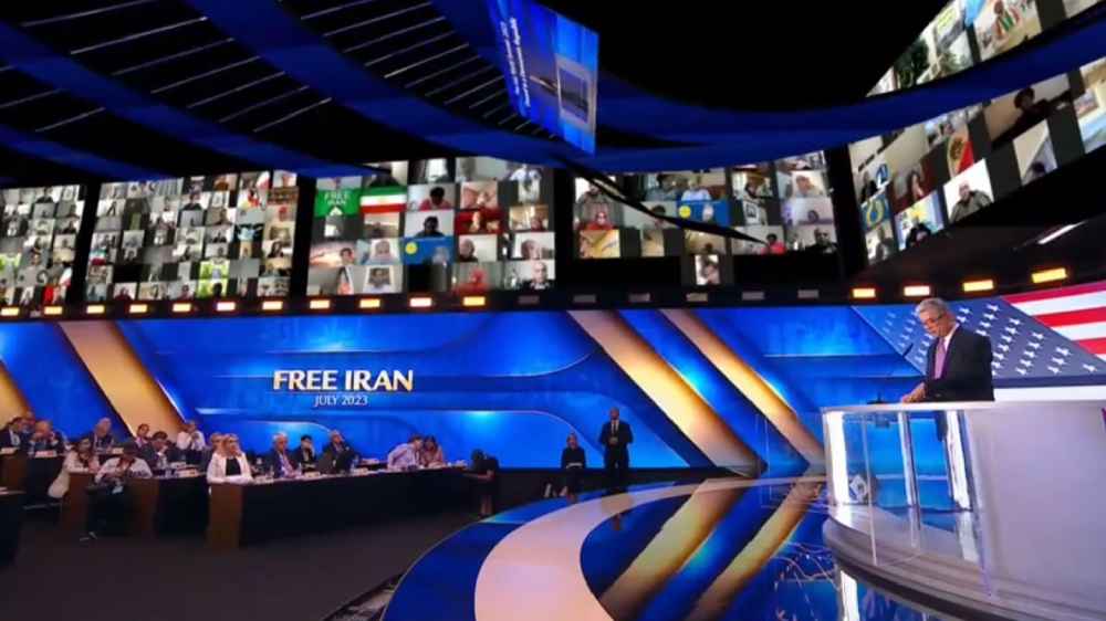 Gov. Gary Locke, former U.S. Secretary of Commerce and Governer of Washington State, gave a speech in support of the Iranian people’s uprising to overthrow the mullahs’ regime in Iran, standing with Mrs. Rajavi, the NCRI, and the MEK for a free Iran.