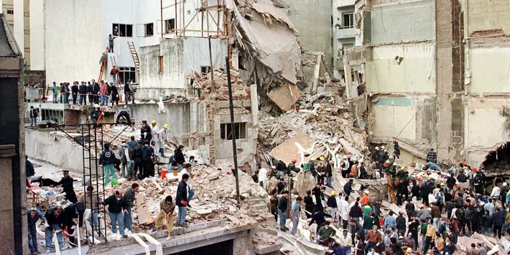 In a significant development for justice and transparency, Argentine federal judge Ariel Lijo has made public a crucial intelligence report that corroborates the Iranian regime’s involvement in the 1994 bombing of the AMIA Jewish community center in Buenos Aires.