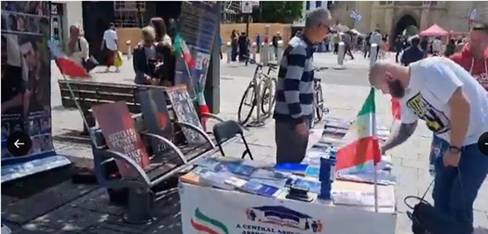 The exhibition also aimed to collect signatures from attendees to bolster a petition demanding an end to these injustices and supporting the establishment of a democratic republic in Iran.