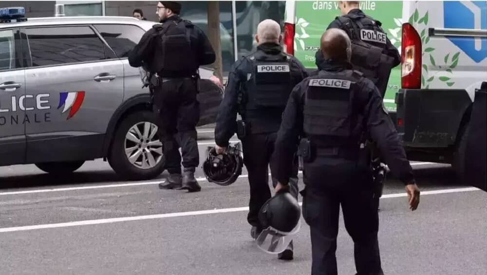 The recent arrest of Iranian media activist Bashir Biazar in France has sparked a diplomatic dispute between Iran and France, with accusations of human rights violations and political maneuvering.