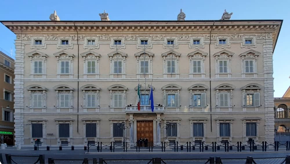 Italian-Senate-1 In a historic and decisive move, a majority of the Italian Senate has thrown its support behind Mrs. Maryam Rajavi’s Ten-Point Plan for establishing a democratic republic in Iran.