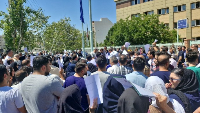 For more than two weeks, Iranian nurses have been protesting against harsh working conditions and unpaid wages.