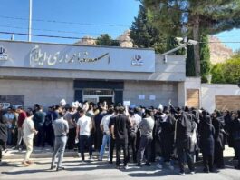 Iran is currently experiencing a significant wave of protests and strikes, with demonstrations spreading across various cities and industries.