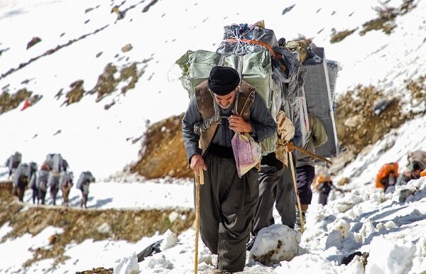 The recent explosion in Iran’s Tabas mine, killing over 50 miners, has sparked widespread sorrow and outrage. However, the daily killings of Kurdish porters and Baluch fuel carriers expose a deeper pattern of violence and oppression by the Iranian regime.
