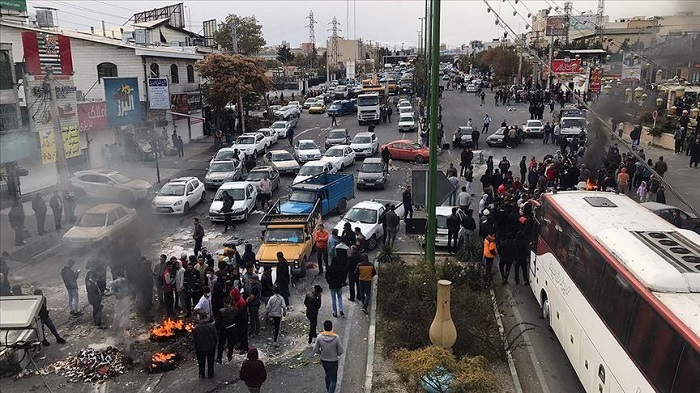 Protesters in Iran blocked the main road during the 2019 uprising